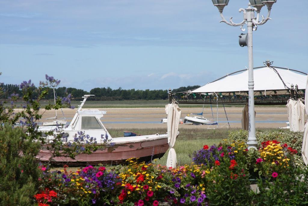 La Baie Hotel Regneville-sur-Mer Exterior photo
